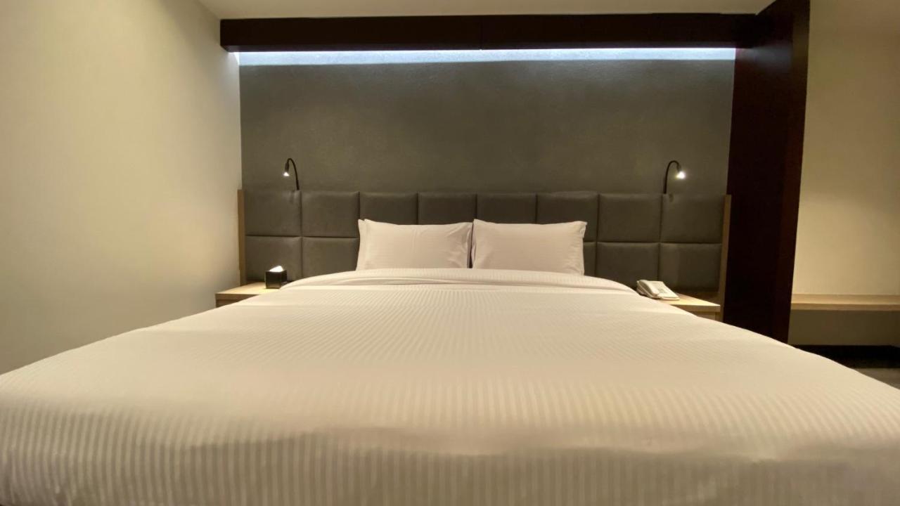 Sitara Hotel Apartment ドバイ エクステリア 写真